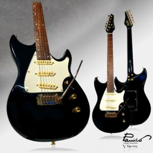 Chitarra elettrica Panico Guitars V155T, finitura nera lucida configurazione pickup 3 single coil cremi e ponte tremolo wilkinson oro gold.